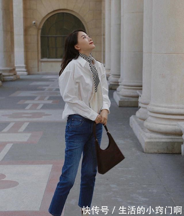 穿搭 经典大气的初秋穿搭示范,衬衫搭配牛仔裤干练简约,洒脱时髦!