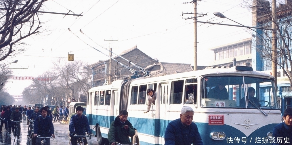回忆里的八十年代:路边小吃摊很干净,汽水便宜又好喝