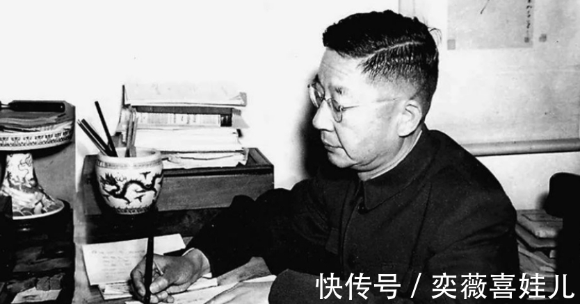 舒乙#1966年,老舍跳湖自尽,独子陪遗体坐了一夜,从此夹起尾巴做人