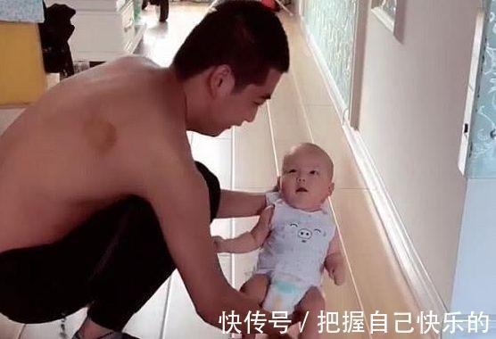 爸爸|“会玩奶爸”带娃练习走路火了,娃一脸无奈:你开心就好