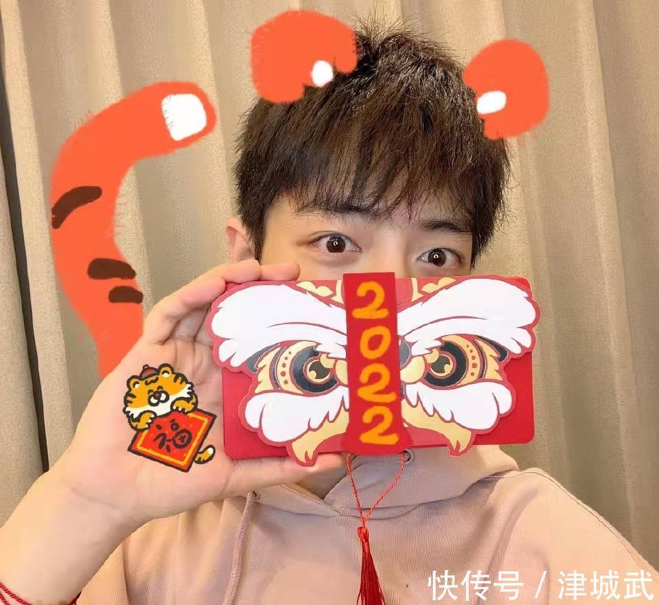 明星晒年夜饭：张艺兴丰盛，肖战下饭，于正太豪华，岳云鹏接地气