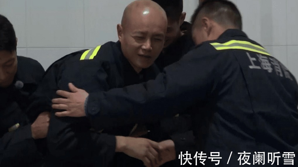 主持人|明明是知名金牌主持人, 因太作无人敢用, 如今在家乡街头表演