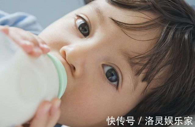 水温|还在用这种方式，给孩子冲奶粉吗很容易造成贫血，宝妈上点心吧