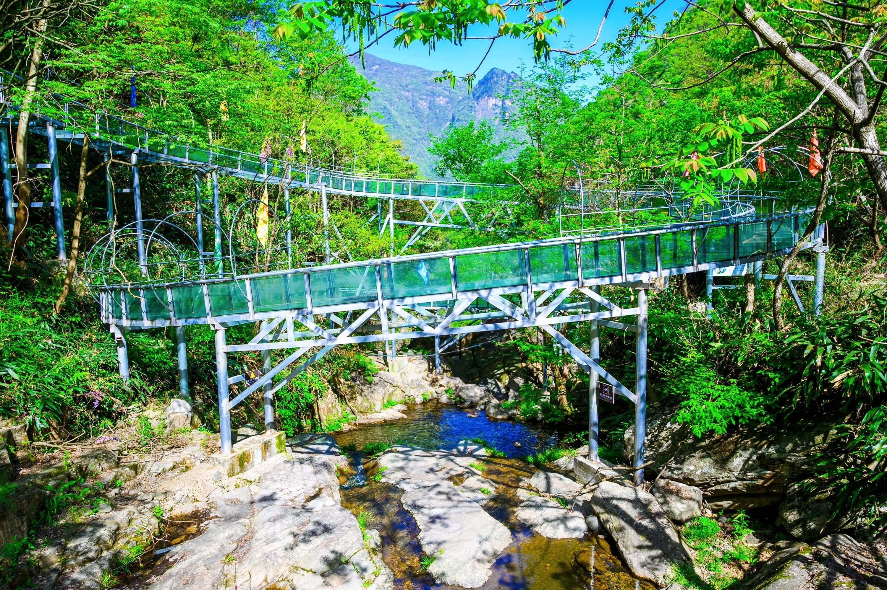 安吉浙北大峡谷，北纬30度线上的奇特山景，九大游乐项目等你挑战