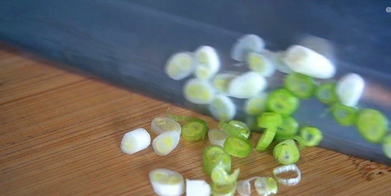 最近很火的苦瓜做法，饭店一份卖58，在家做成本不到5元，真解馋
