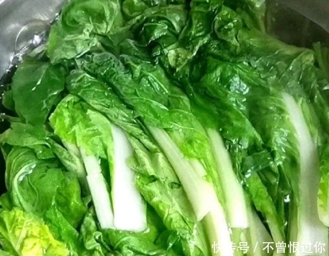  知道怎样把青菜炒得翠嫩不发黄? 牢记这几点就行了