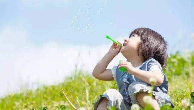 孩子|孩子从小有这4个“怪癖”,暗示长大后智商很高,家长别盲目阻止