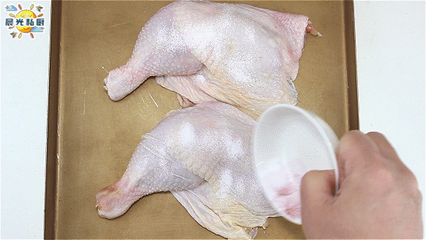  料理|柠檬蒜香烤鸡腿，外焦里嫩的懒人料理，用简单食材创造出如此美味