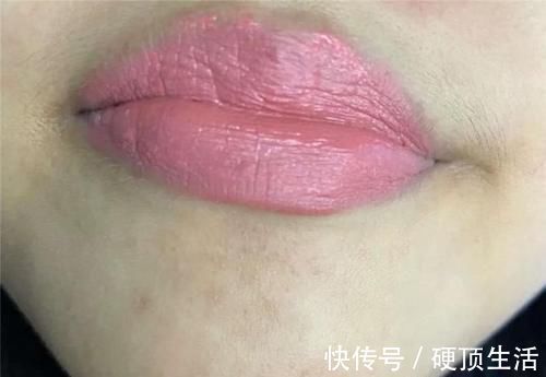 口红|5只买完就后悔的口红吐槽,荧光又显黑!你踩雷了几个?