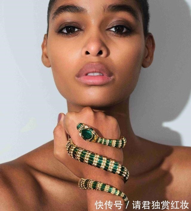 胸饰 这些危险而诱惑的高冷首饰,从古至今无比神秘,却被大牌捧上天!