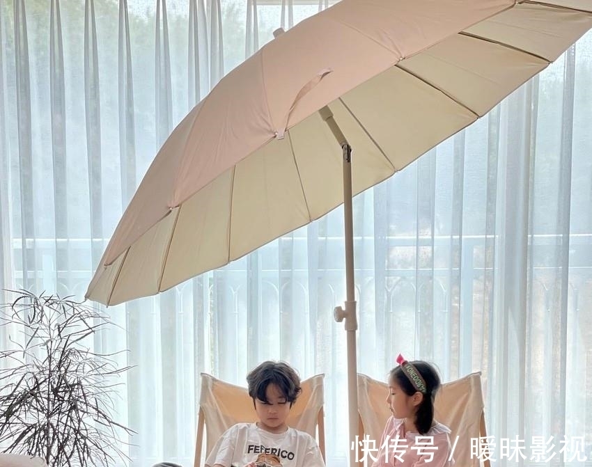 活动式|142㎡四口之家,“活动式”客厅可做4种布局,大人能歇、孩子能玩