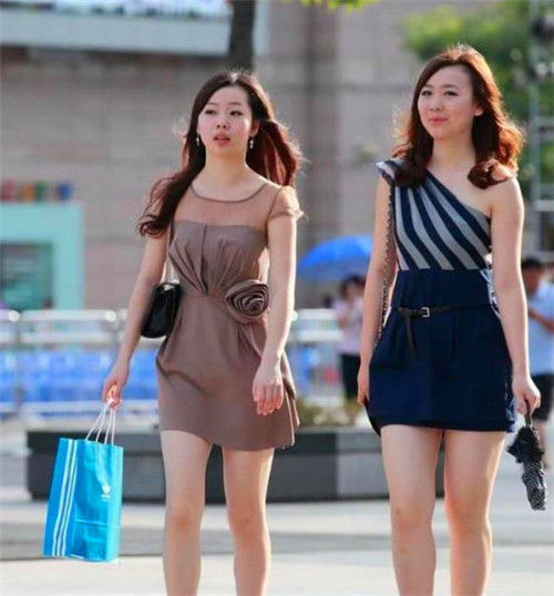 时尚|气质美女穿搭时尚,长发飘飘,气质典雅又迷人