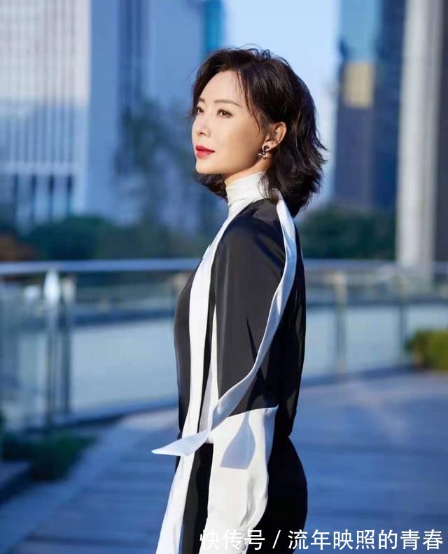 发型 女人过了45岁尽量别留长发、烫卷发!推荐这5款发型,太减龄