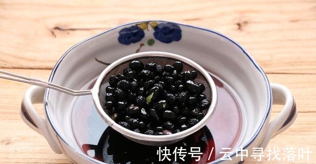 黑米|秋天,少吃栗子多吃它,炒熟碾碎用开水一冲,每天吃2勺真香啊!