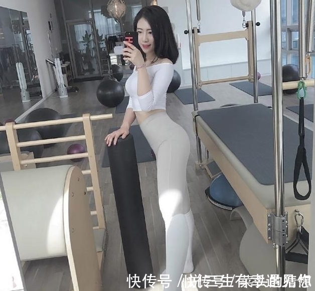 紧身打底裤|紧身打底裤美女,纤细腿部线条,高挑丰腴的身材,让人心动不已