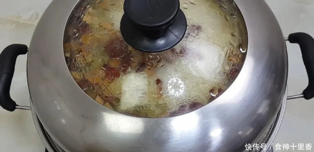 糯米又出新吃法,加2把红枣,个个焦脆又软糯,出锅孩子抢着吃