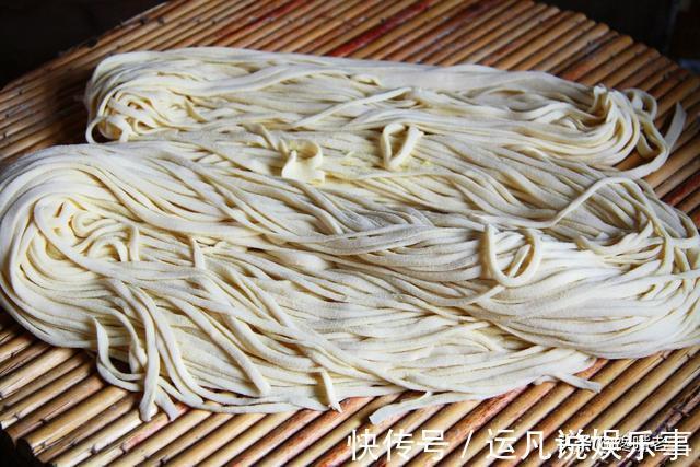 面团|手擀面一煮就断?牢记这3点,面条下锅不断,口感爽滑还筋道