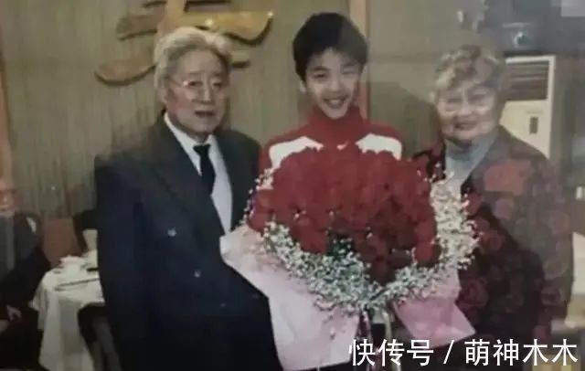 张若昀|张若昀回避原生家庭问题,巧妙转移话题,反引出大张伟被霸凌往事