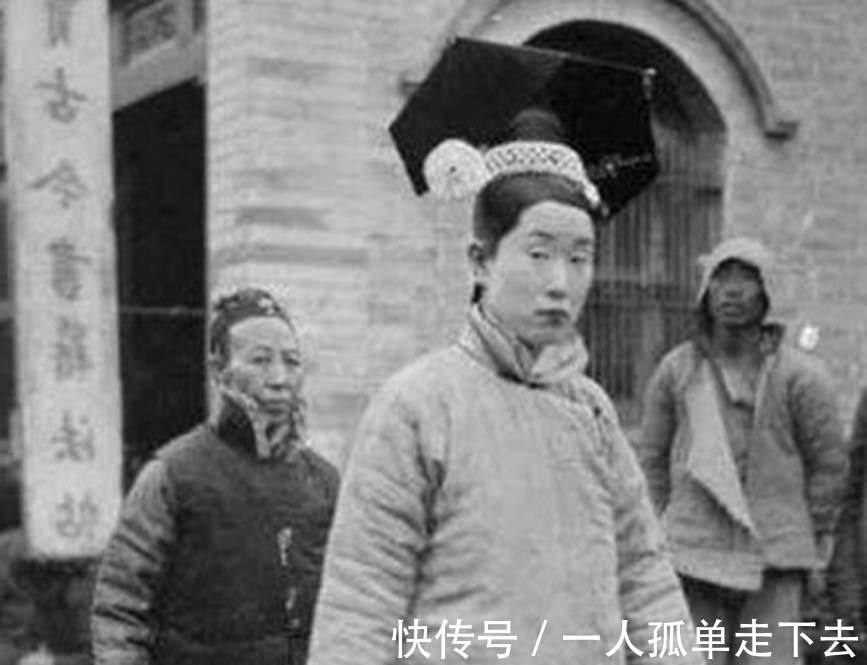 scate:tttttttttt!80岁老人留下一枕头,儿子主动上交,国家奖励10万!