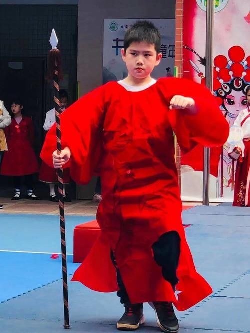  大南路小学493件创意“剪纸汉服”登上“秀场”，展现民族服饰之美！