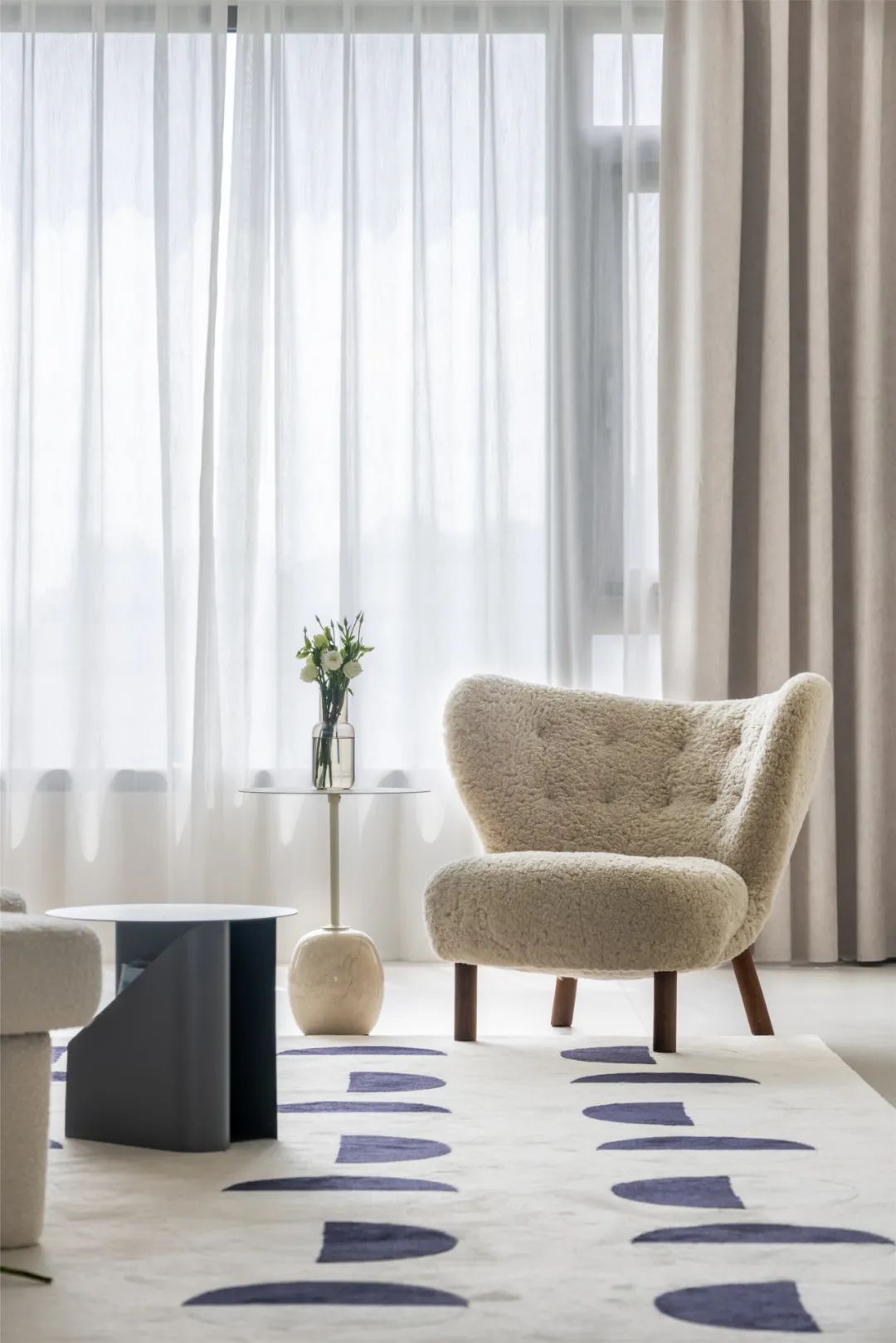 布置|210㎡简约大平层,淡雅温馨、绿植装饰,生活文艺舒适