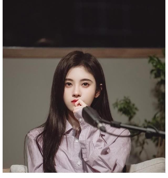 鞠婧祎|《我们的歌》同样是失误,为何对待薛之谦、周兴哲的态度大不同?