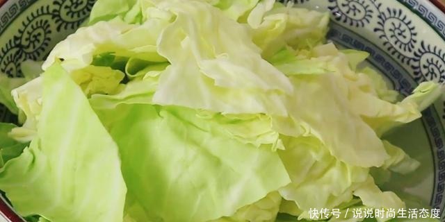 炒包菜，万万不要直接下锅，多加1步，包菜鲜嫩爽脆，比肉还好吃！