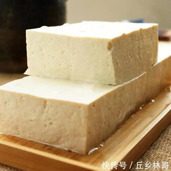 豆腐在家就能做,不用石膏不用醋,做法简单又好吃,跟买的一样