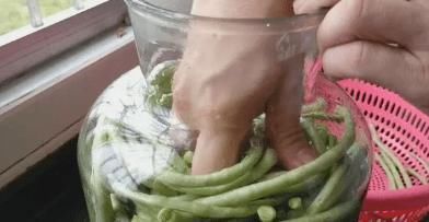 爽口|想吃酸豆角教你客家传统做法,酸脆爽口好吃,一次6斤吃1年不坏