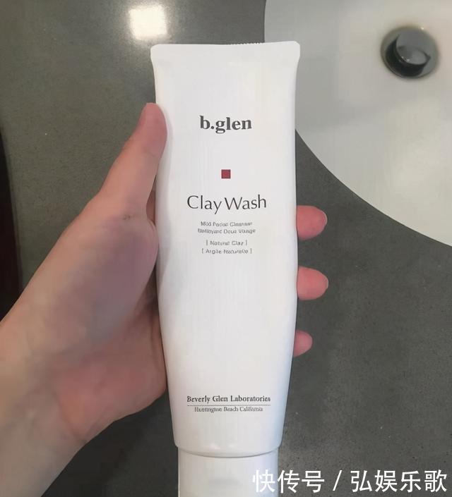 女人|上了年纪的女人,再没钱也要囤4款“大牌洁面”,洗得干净还抗老