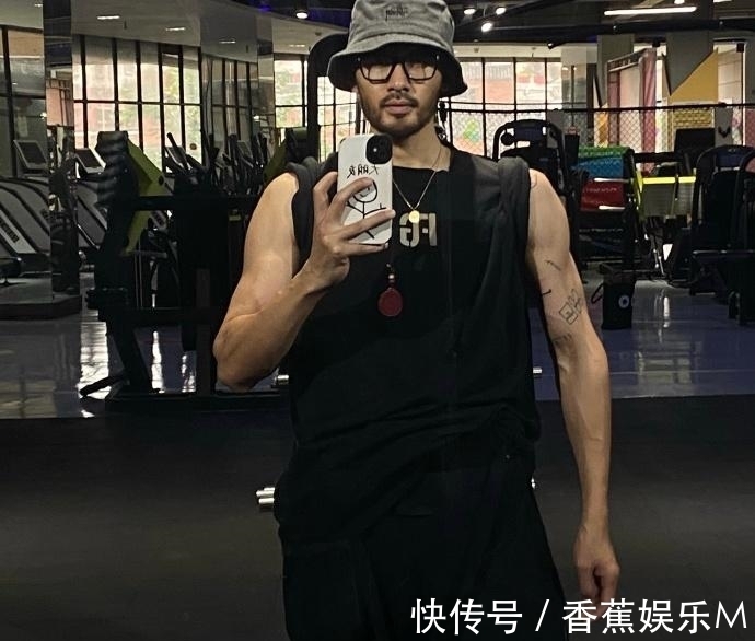 健身房|31岁的平面模特,络腮胡尽显男性魅力,撸铁打造满身肌肉帅气逼人!