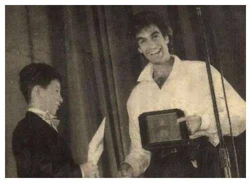 刘谦春晚走红，个人巡演开遍27城市场场爆满，为何突然“消失”？