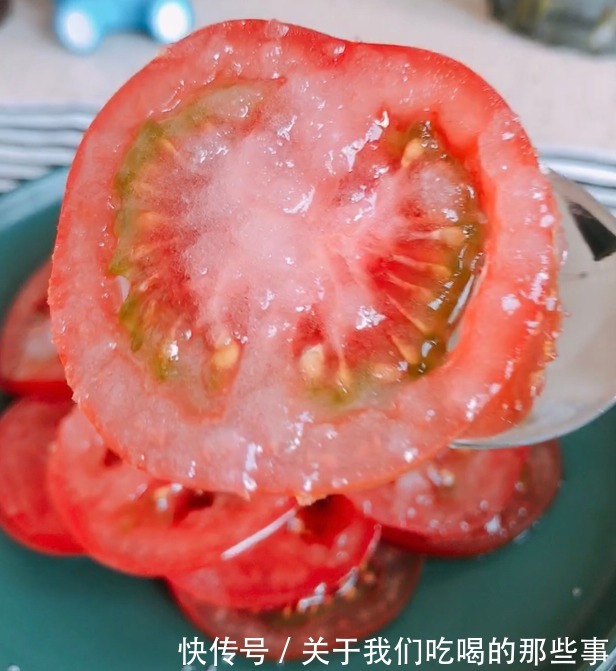 食盐|做糖拌西红柿,直接撒白糖就错了,多加1样料,鲜甜可口,没酸味
