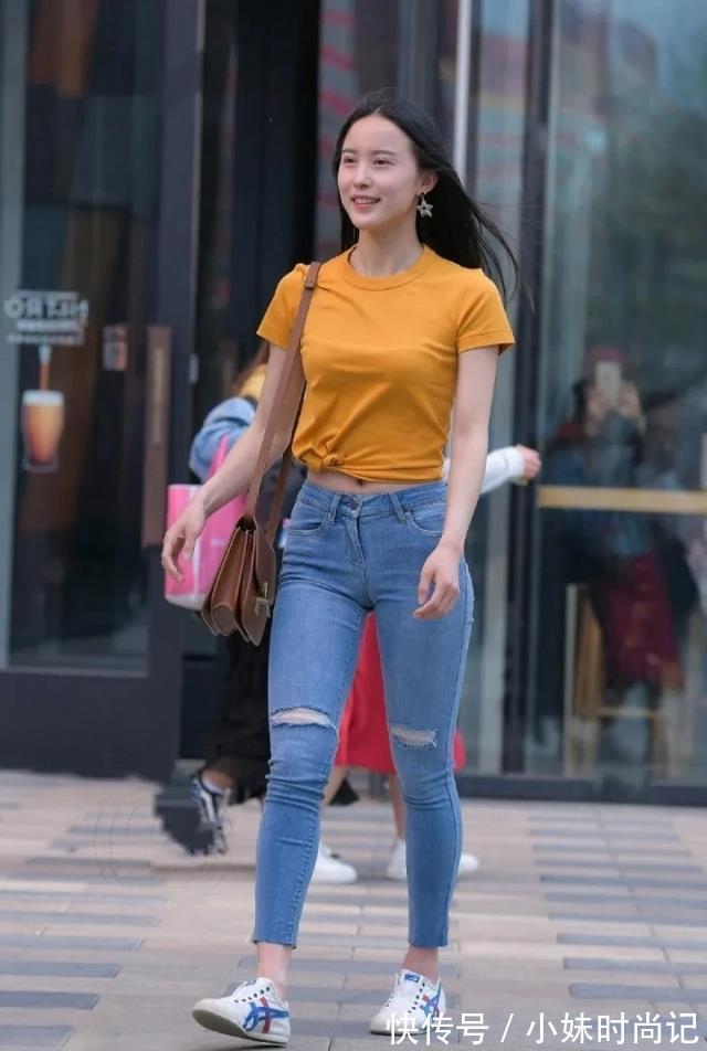 身材比例|街拍：小姐姐可盐可甜，身材匀称紧致，很是迷人