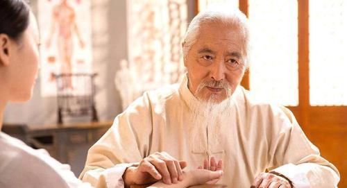 快绝经|女性绝经前,通常会有4个表现,若49岁后才出现,身体很不错