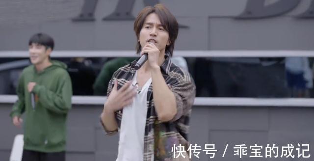 《哥哥》加更:手绘海报脑洞大,黄贯中即兴创作,赵文卓出表情包