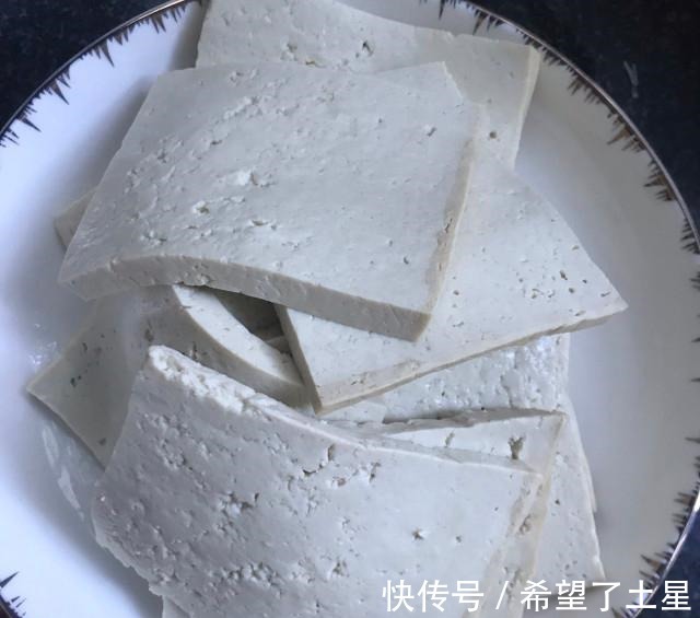 油豆腐|油豆腐丝拌洋葱,家常小菜,爽口又开胃!