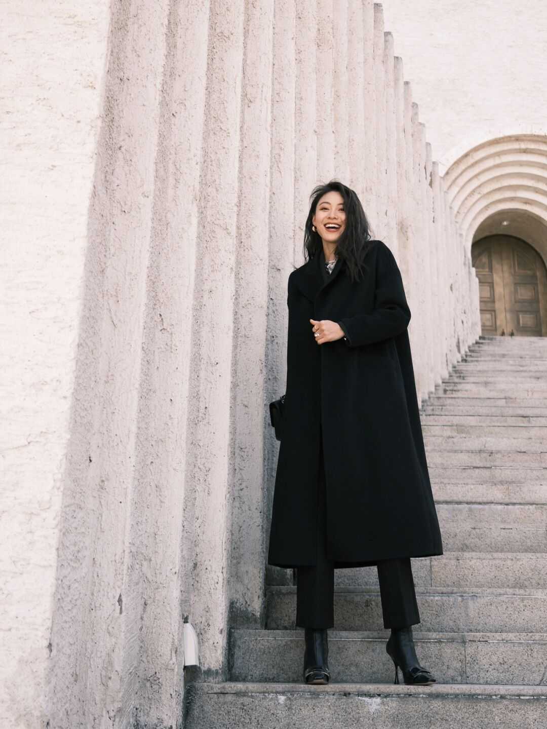 博主 别再用大衣搭配休闲鞋了,试试大衣+及踝靴吧!时髦精致又有气场