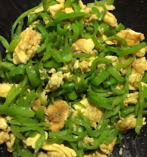 青椒炒鸡蛋很多人第一步就错了，教你几个小技巧，青椒鲜香超下饭