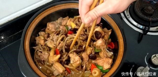 鸡肉这样做太好吃了,不炒不炸扔锅里简单一做,出锅一会被扫光!