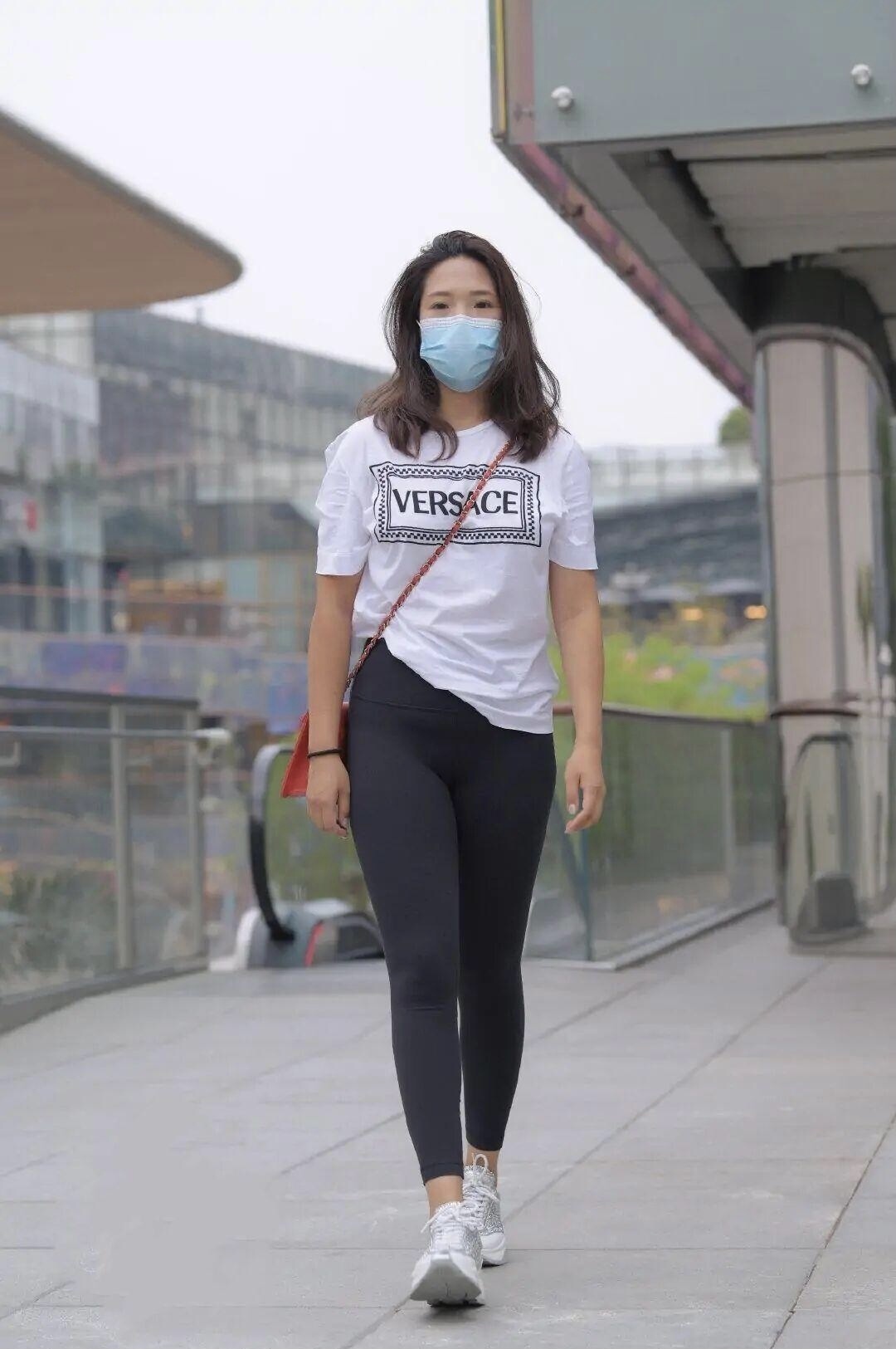 身形 打底裤过时了不可能,即使已经“烂大街”,女孩依旧爱不释手!