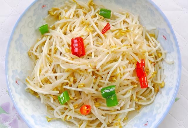 炒豆芽时，牢记“1做1不做”，豆芽不变色不出汤，味道更鲜了