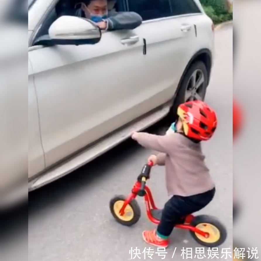 场地|萌娃“奶驾”碰到开车回家的爸爸意外走红,网友建议吊销驾驶证