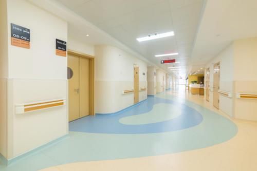 1岁女童患巨大肿瘤家长竟不知！医生一个动作救命