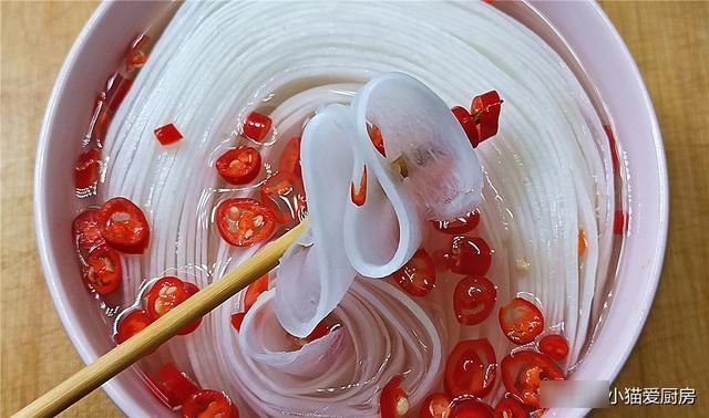 这样做出来的雪碧泡萝卜,成菜酸辣脆爽又开胃,吃一次忘不了