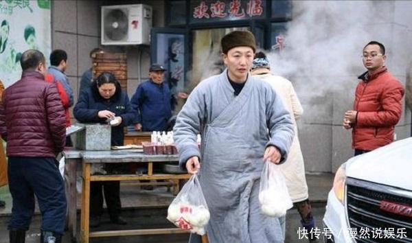 被赶出寺庙的“花和尚”:8年当22个孩子“爸爸”,拯救200多名女子