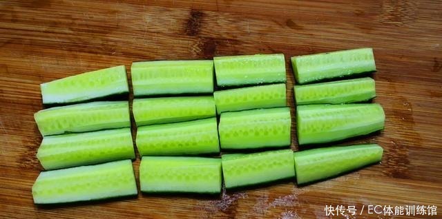  酱黄瓜原来这么简单，不用晾晒，腌完就能吃，香脆爽口又开胃