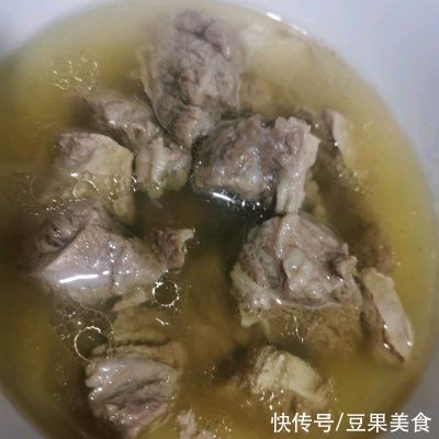 配着这盘牛肋条炖西红柿,米饭可以吃三大碗
