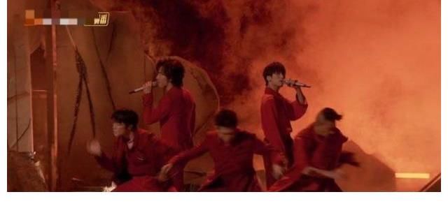 李响火圈舞、林晓峰梁汉文开口跪、张晋撞玻璃，这期《哥哥》好燃