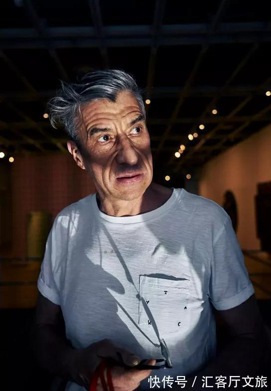 金马桶!三根香蕉卖到上百万?网友:这位国宝级艺术家太牛了!